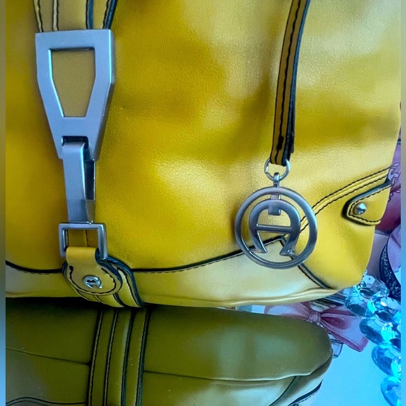 Etienne Aigner like new Mustard Colored Leather Shoulder Bag with Silver Accents - Picture 6 of 9